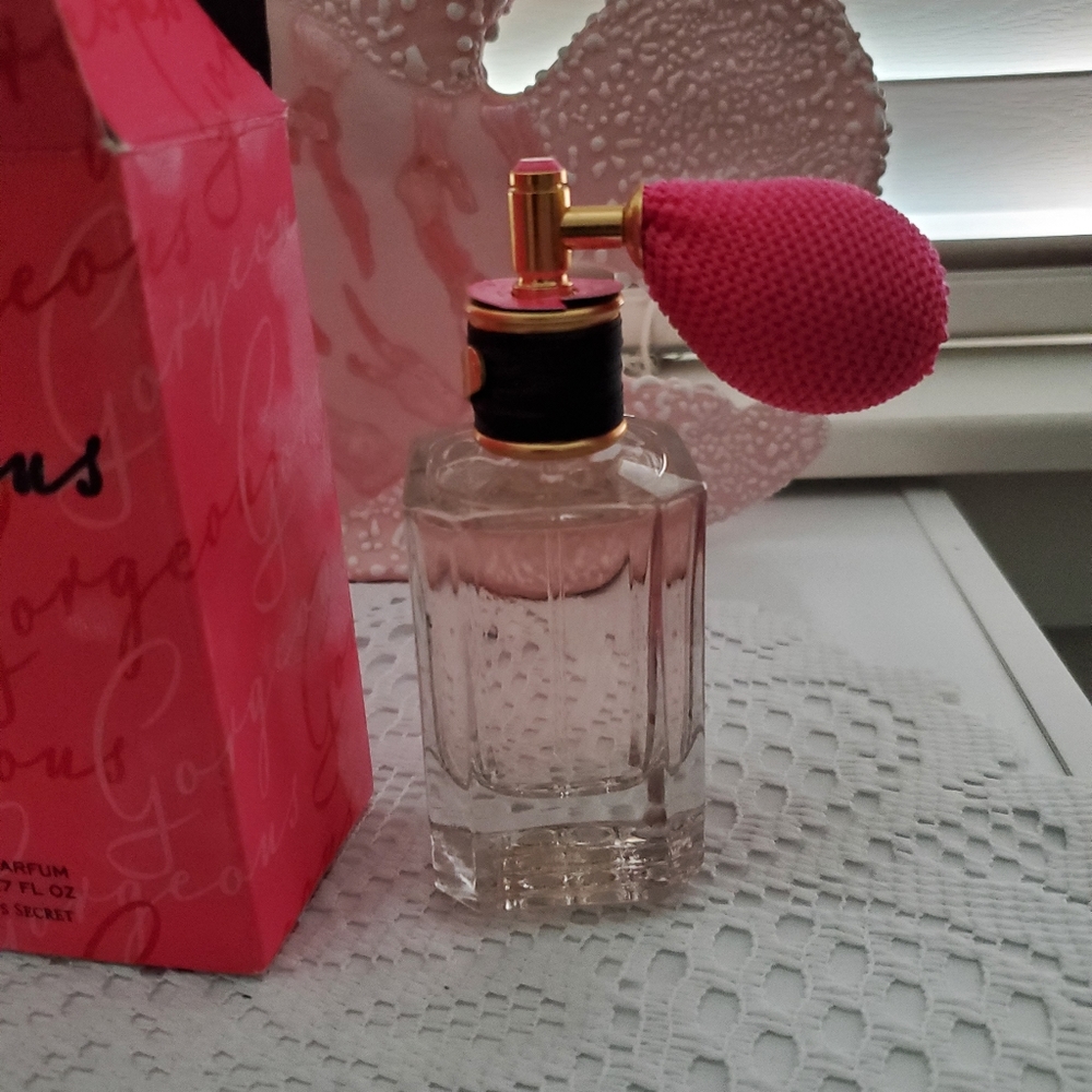 Victoria's Secret Gorgeous  EAU de Parfum 1.7 fl oz / 50 ml. - Picture 9 of 10